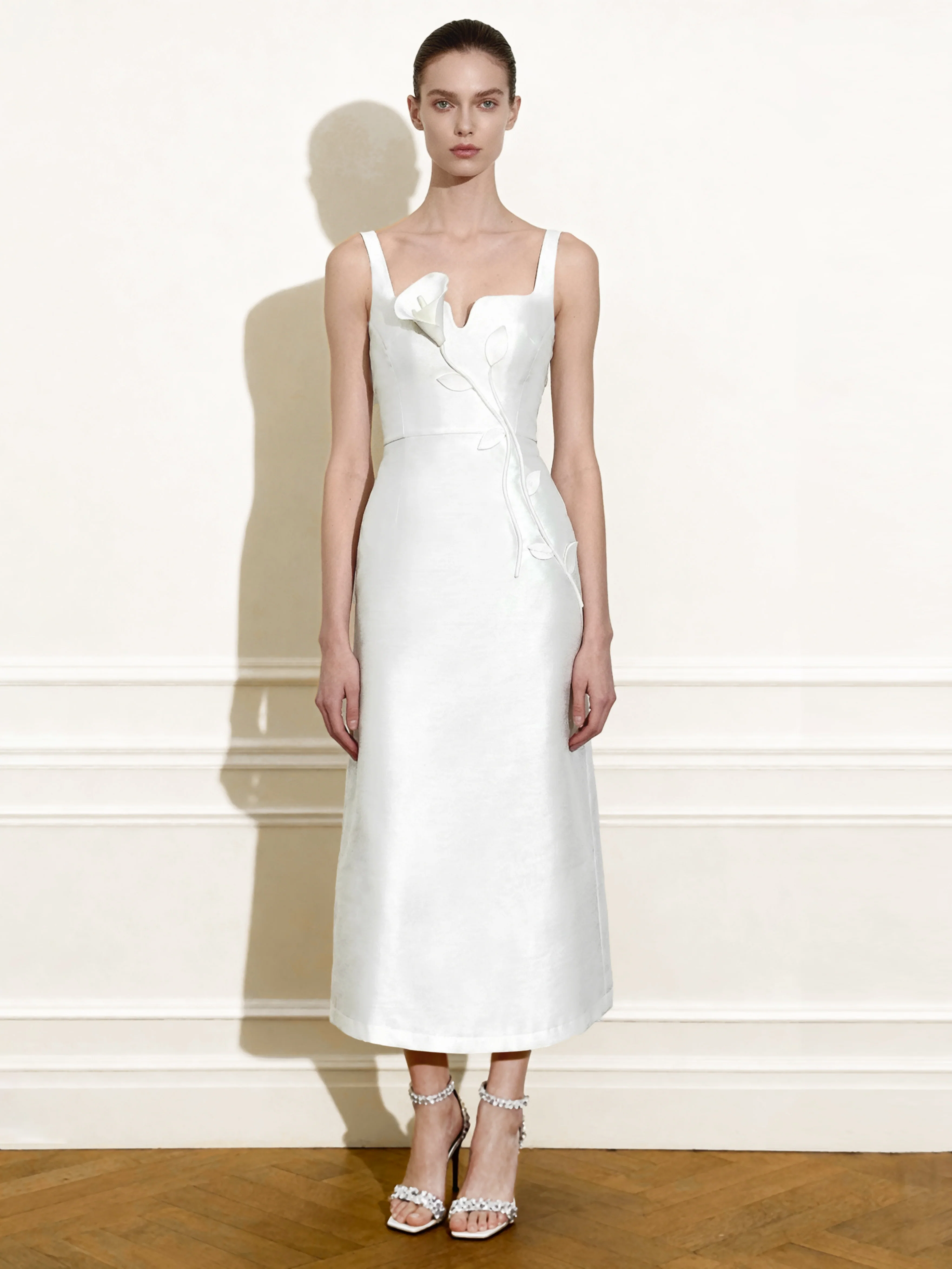 3D Vine-Appliqu?? Asymmetric Sweetheart Gown - White